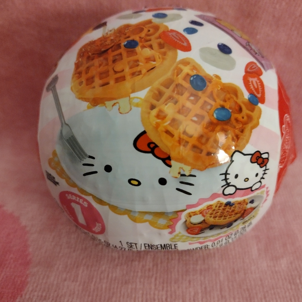 Hello Kitty Mini Verse Make It Mini Waffles Food Set - Picture 5 of 6